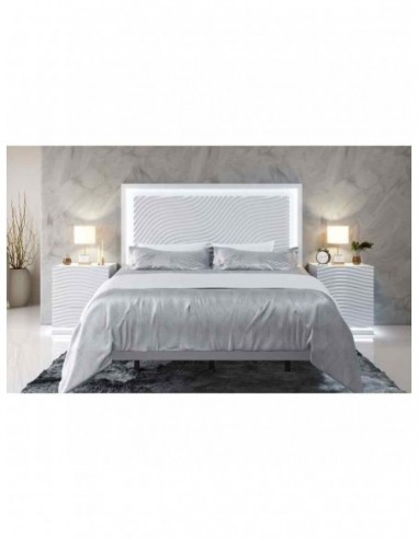 Dormitorio de matrimonio elegante con... Dormitorio de matrimonio elegante con...