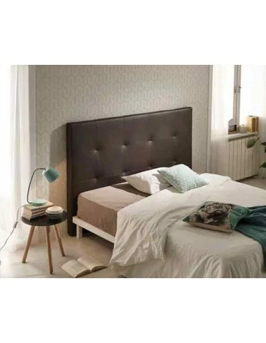 Dormitorio de matrimonio moderno con cabeceros tapizados polipiel mesitas de noche comoda canape (3)