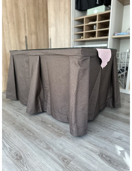 Pack Mesa + Ropa de Mesa Camilla Moderna Antimanchas color Chocolate con Camino Rosa