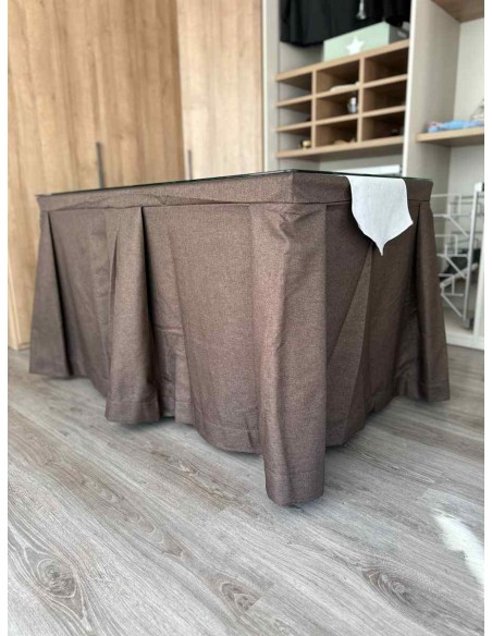Ropa de Mesa Camilla Moderna Antimanchas color Chocolate con Camino Gris Perla