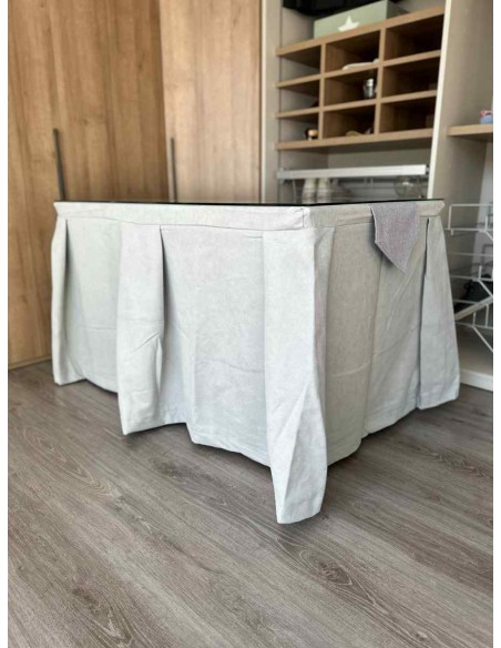 Ropa de Mesa Camilla Moderna Antimanchas color Gris Perla con Camino Gris Plata