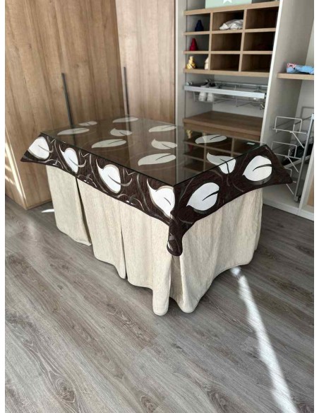 Ropa Chenilla 8 Pliegues color Beige con Tapete Hojas