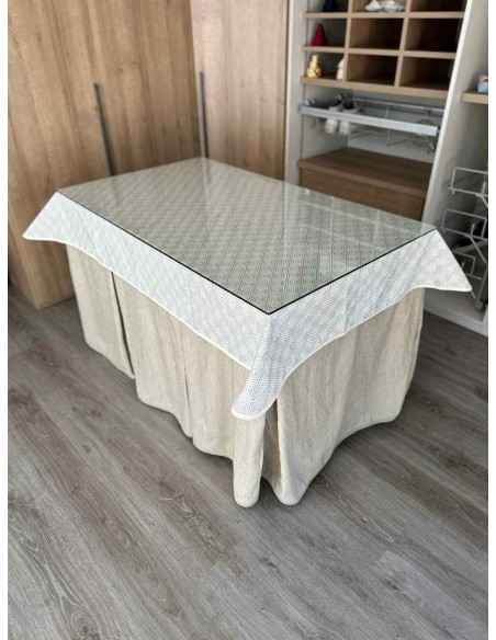 Ropa Chenilla 8 Pliegues color Beige con Tapete Rombos