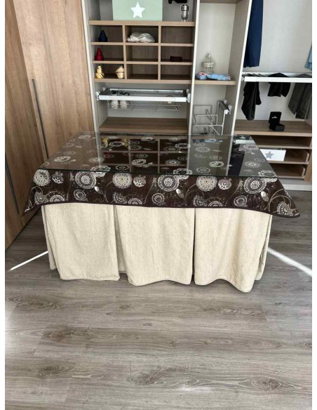 Ropa Chenilla 8 Pliegues color Beige con Tapete Mandala