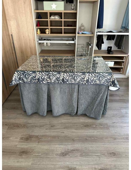 Ropa Chenilla 8 Pliegues color Gris con Tapete Nature