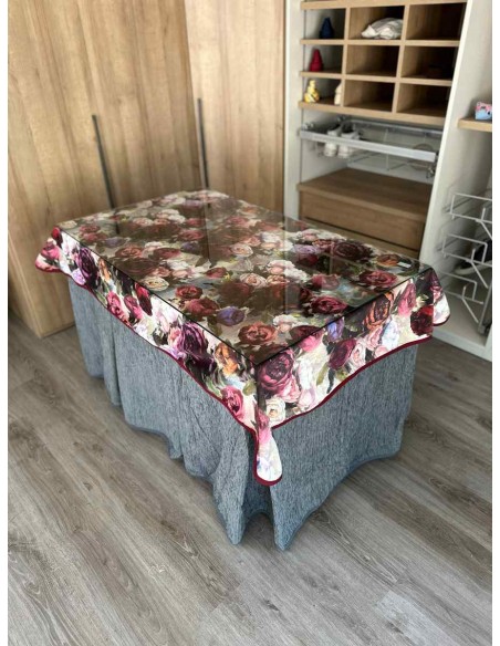 Ropa Chenilla 8 Pliegues color Gris con Tapete Flores