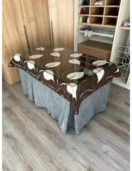 Ropa Chenilla 8 Pliegues color Gris con Tapete Hojas