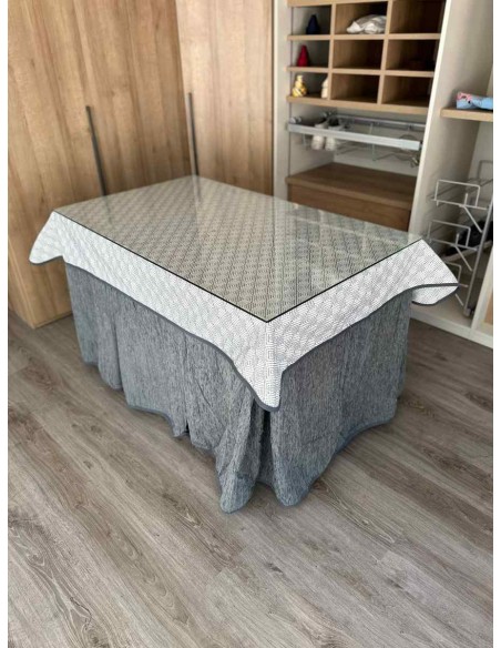 Ropa Chenilla 8 Pliegues color Gris con Tapete Rombos