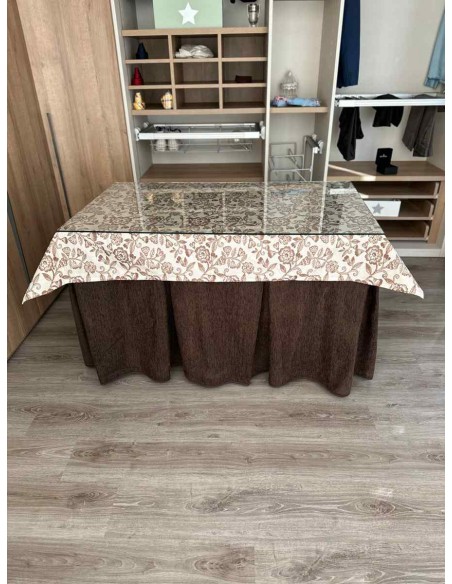 Ropa Chenilla 8 Pliegues color Chocolate con Tapete Planta