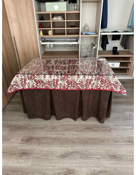 Ropa Chenilla 8 Pliegues color Chocolate con Tapete Mosaico
