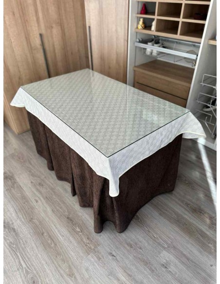 Ropa Chenilla 8 Pliegues color Chocolate con Tapete Rombos