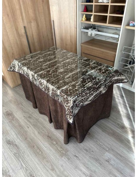 Ropa Chenilla 8 Pliegues color Chocolate con Tapete Tiramisu