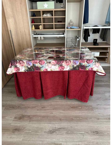 Ropa Chenilla 8 Pliegues color Rojo con Tapete Flores