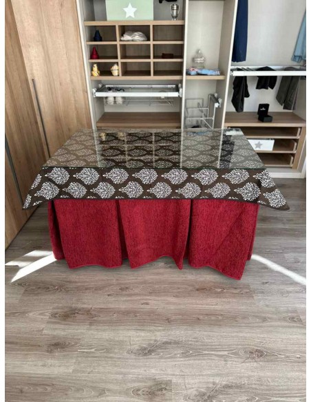 Ropa Chenilla 8 Pliegues color Rojo con Tapete Acebo