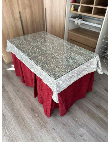 Ropa Chenilla 8 Pliegues color Rojo con Tapete Vainilla