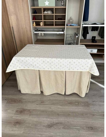 Conjunto Ropa Chenilla 8 Pliegues color Beige con Tapete Lazos