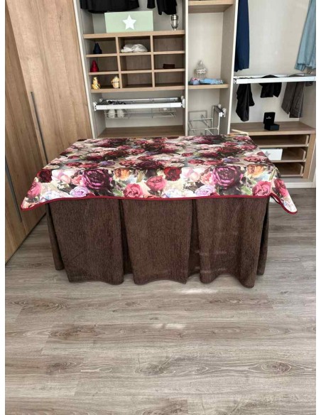 Conjunto Ropa Chenilla 8 Pliegues color Chocolate con Tapete Flores