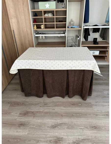 Conjunto Ropa Chenilla 8 Pliegues color Chocolate con Tapete Lazos