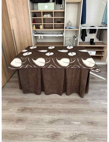 Conjunto Ropa Chenilla 8 Pliegues color Chocolate con Tapete Hojas