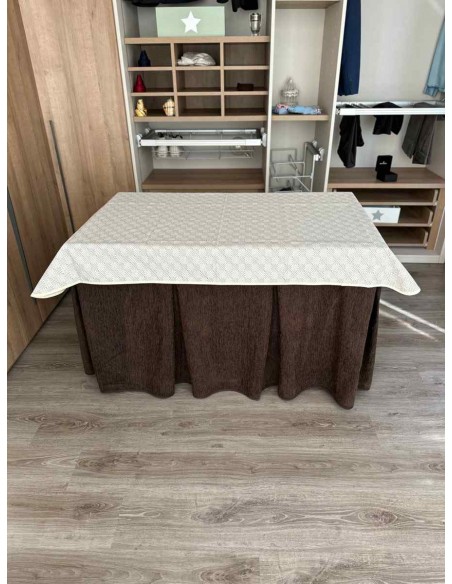 Conjunto Ropa Chenilla 8 Pliegues color Chocolate con Tapete Rombos