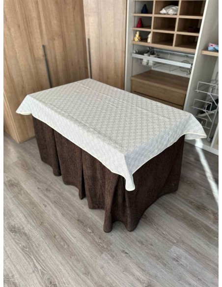 Conjunto Ropa Chenilla 8 Pliegues color Chocolate con Tapete Rombos