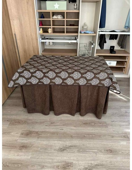 Conjunto Ropa Chenilla 8 Pliegues color Chocolate con Tapete Acebo