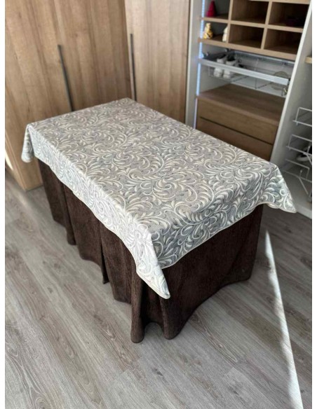 Conjunto Ropa Chenilla 8 Pliegues color Chocolate con Tapete Vainilla