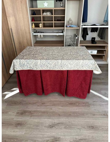 Conjunto Ropa Chenilla 8 Pliegues color Rojo con Tapete Vainilla