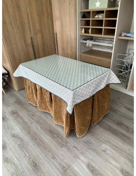 Ropa Doble Grueso 10 Pliegues Café con Tapete Rombos