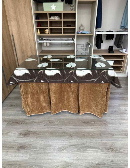 Ropa Doble Grueso 10 Pliegues Café con Tapete Hojas