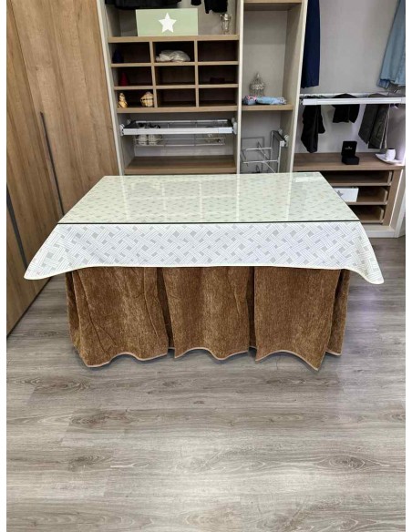 Ropa Doble Grueso 10 Pliegues Café con Tapete Lazos