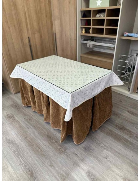 Ropa Doble Grueso 10 Pliegues Café con Tapete Lazos