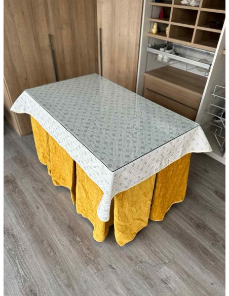 Ropa Doble Grueso 10 Pliegues Mostaza con Tapete Lazos