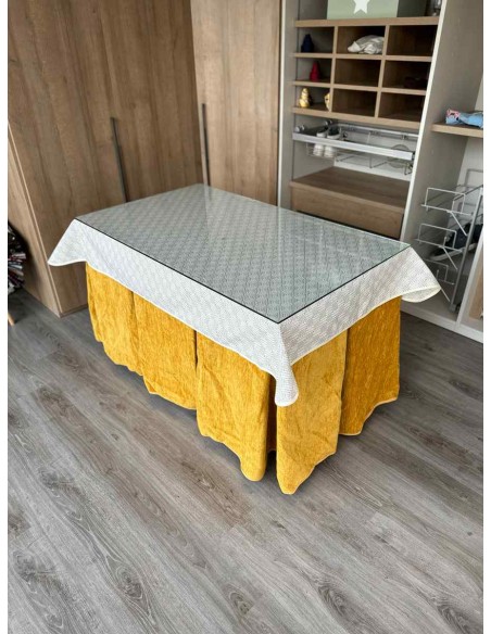 Ropa Doble Grueso 10 Pliegues Mostaza con Tapete Crema