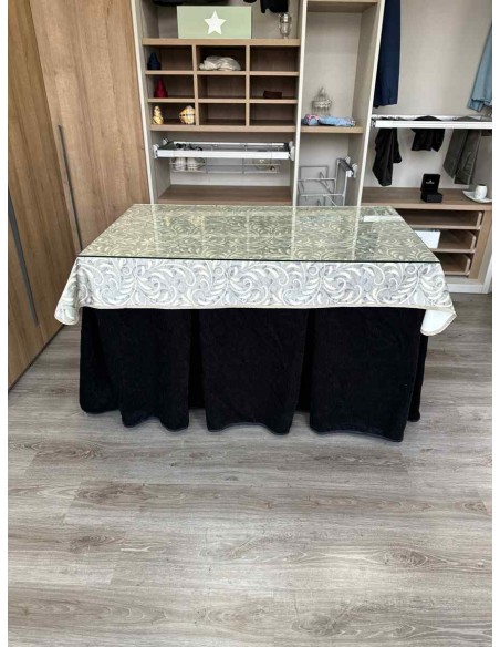 Ropa Doble Grueso 10 Pliegues Negro con Tapete Vainilla