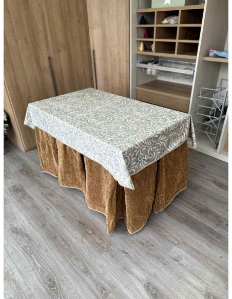 Conjunto Doble Grueso 10 Pliegues Café con Tapete Vainilla