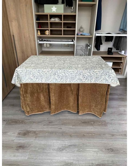 Conjunto Doble Grueso 10 Pliegues Café con Tapete Vainilla