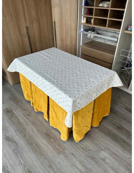 Conjunto Doble Grueso 10 Pliegues Mostaza con Tapete Lazos