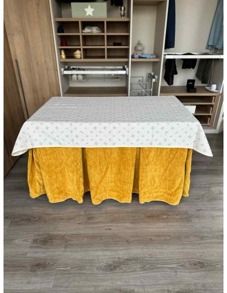 Conjunto Doble Grueso 10 Pliegues Mostaza con Tapete Lazos