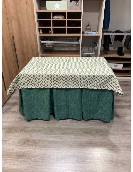 Conjunto Chenilla 10 Pliegues color Verde con Tapete Libano Verde