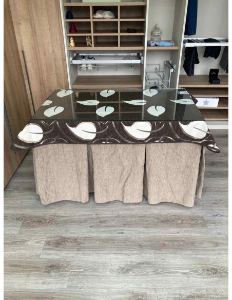 Conjunto Chenilla 10 Pliegues color Topo con Tapete Hojas