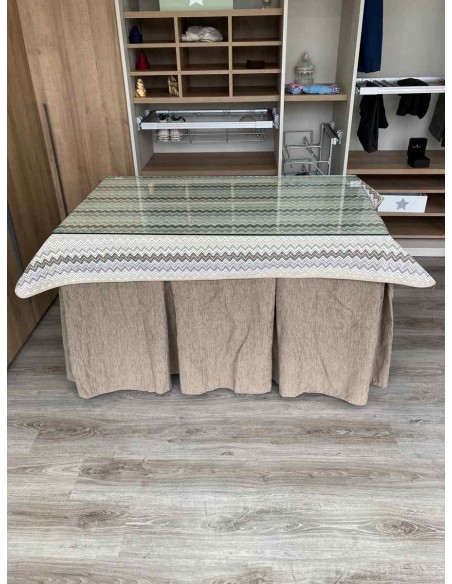 Conjunto Chenilla 10 Pliegues color Topo con Tapete Estriado