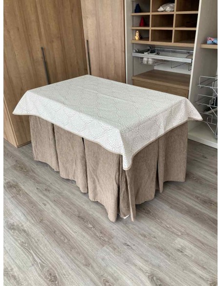 Conjunto Chenilla 10 Pliegues color Topo con Tapete Amanecer