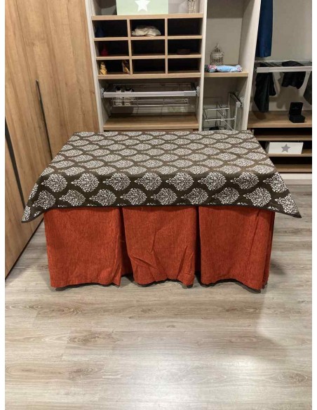 Conjunto Chenilla 10 Pliegues color Teja con Tapete Acebo