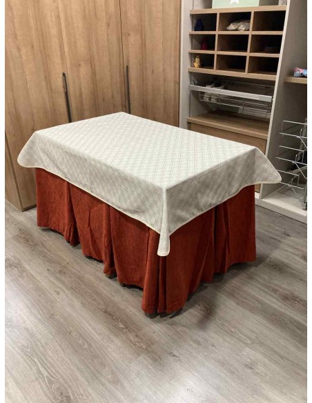 Conjunto Chenilla 10 Pliegues color Teja con Tapete Crema