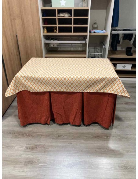 Conjunto Chenilla 10 Pliegues color Teja con Tapete Libano Naranja