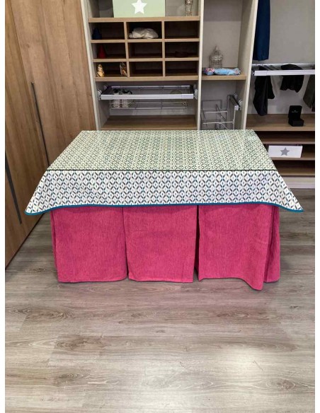 Conjunto Chenilla 10 Pliegues color Rosa Chicle con Tapete Geo