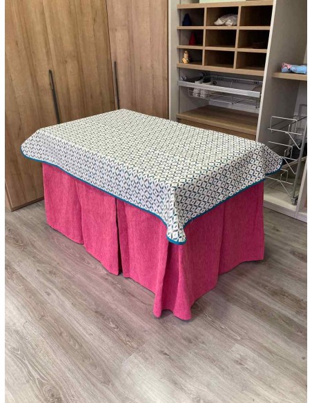 Conjunto Chenilla 10 Pliegues color Rosa Chicle con Tapete Geo