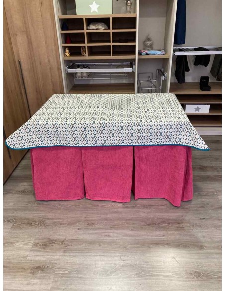 Conjunto Chenilla 10 Pliegues color Rosa Chicle con Tapete Geo