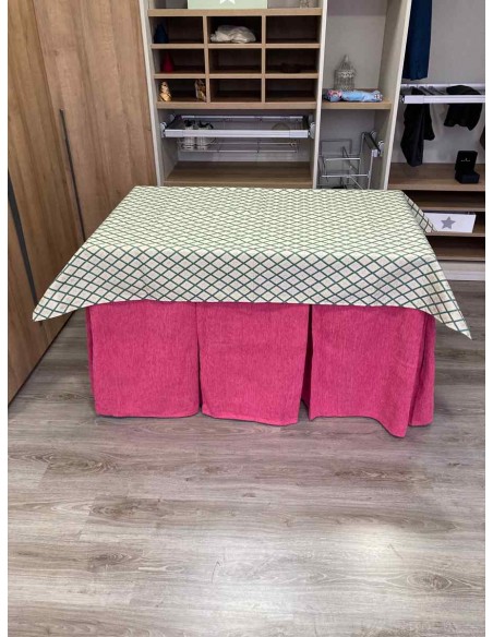 Conjunto Chenilla 10 Pliegues color Rosa Chicle con Tapete Libano Verde